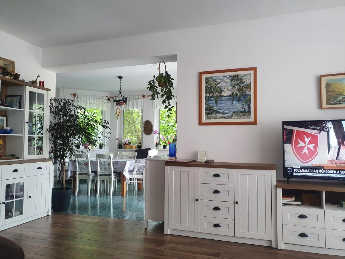 Feher Rozsa Apartman Cserszegtomaj Exterior foto