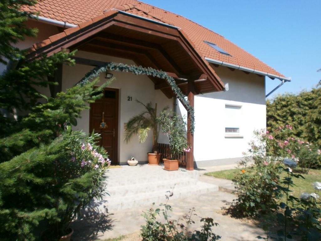 Feher Rozsa Apartman Cserszegtomaj Exterior foto