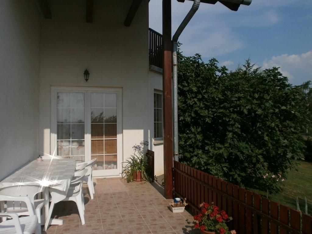 Feher Rozsa Apartman Cserszegtomaj Zimmer foto