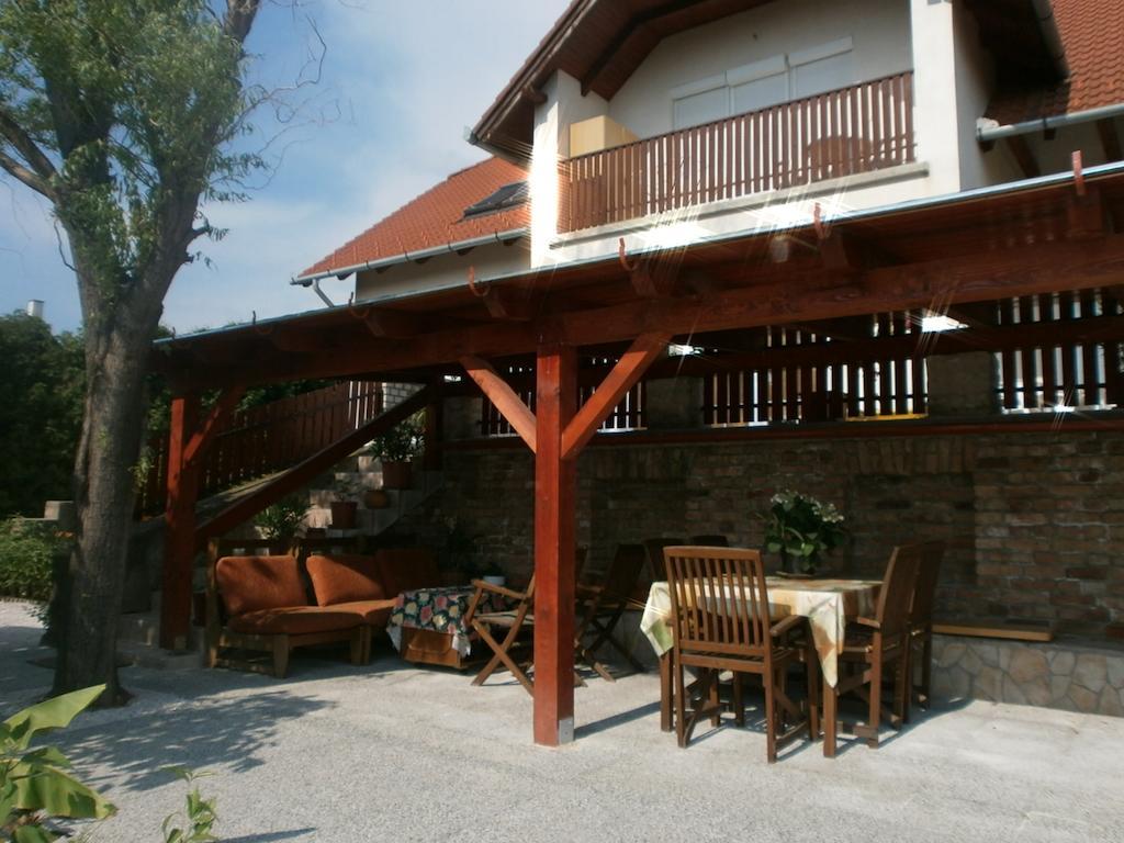 Feher Rozsa Apartman Cserszegtomaj Zimmer foto