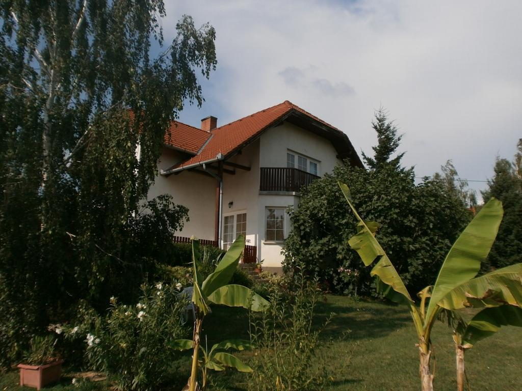 Feher Rozsa Apartman Cserszegtomaj Exterior foto